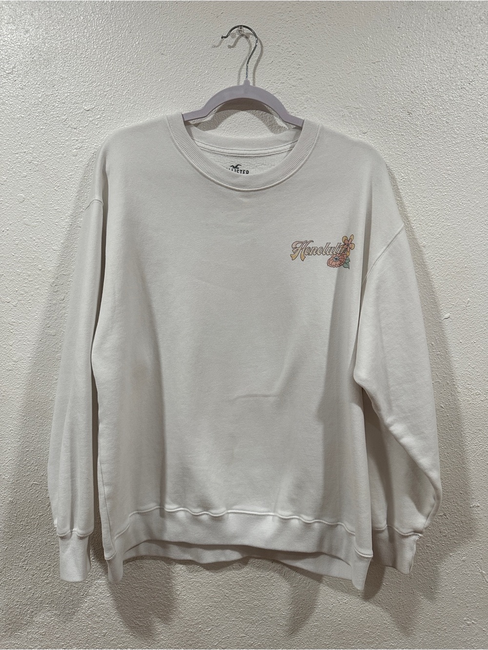 Hollister Off-White Crewneck Sweatshirt with Small Floral 'Honolulu' Script